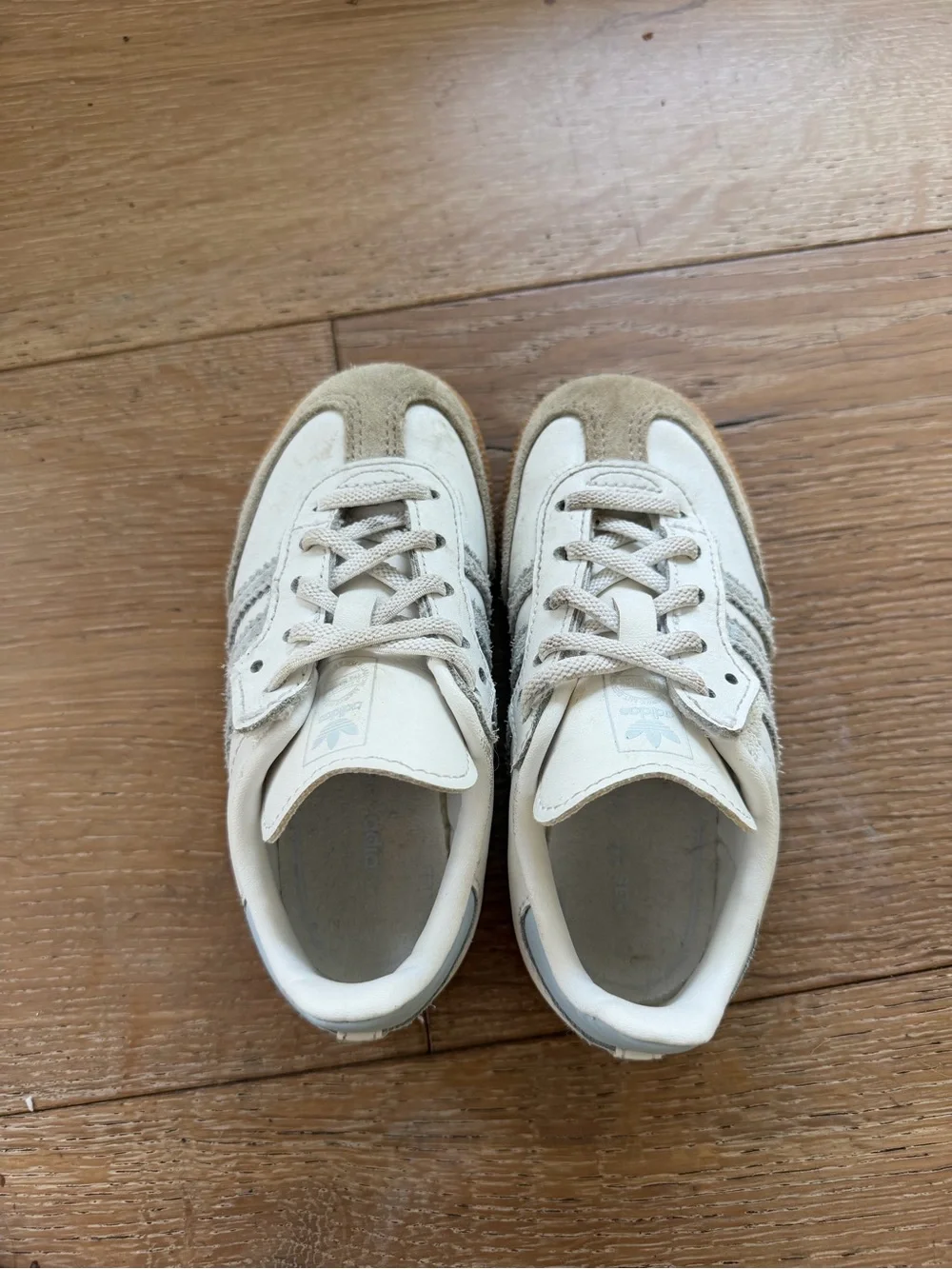 adidas Kids samba White & Light Gray Suede-Trim Sneakers